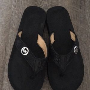 Michael Kors thongs like new